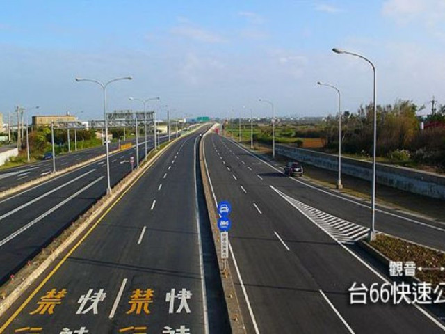 觀音市區旁大馬路天車廠房|