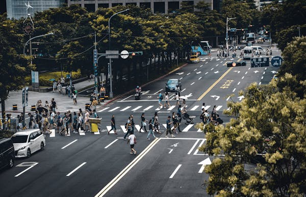 【匯率急升衝擊房市?2025下半年房市走向與投資策略全解析】